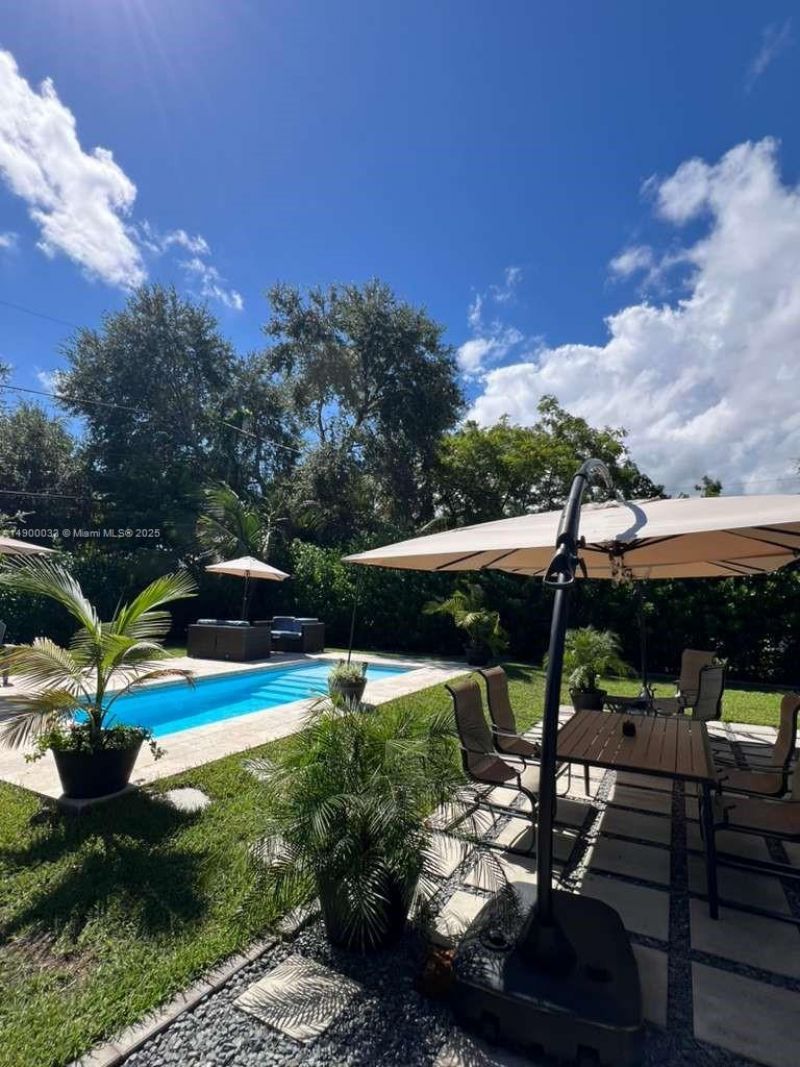 1430 NE 149th St, Miami, FL 33161 Photo