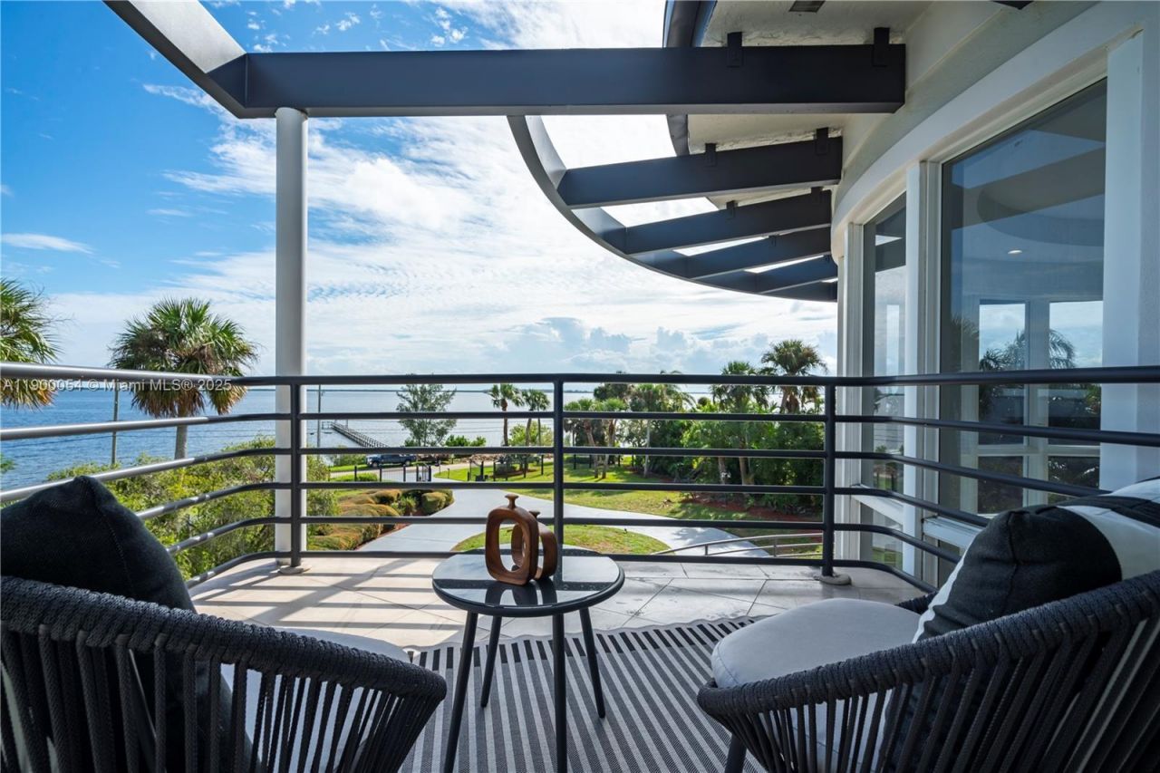 2827 S Indian River Dr, Fort Pierce, FL 34982 Photo