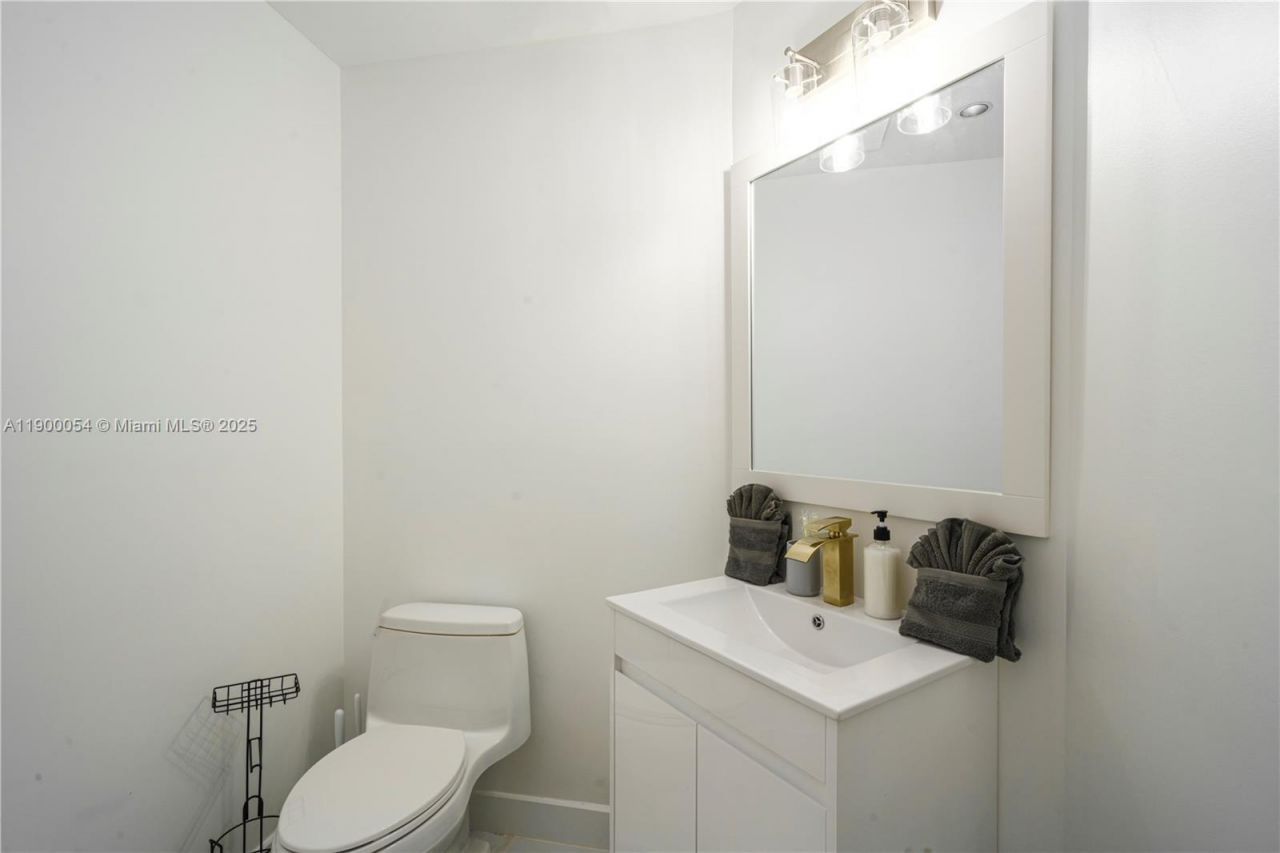 2827 S Indian River Dr, Fort Pierce, FL 34982 Photo