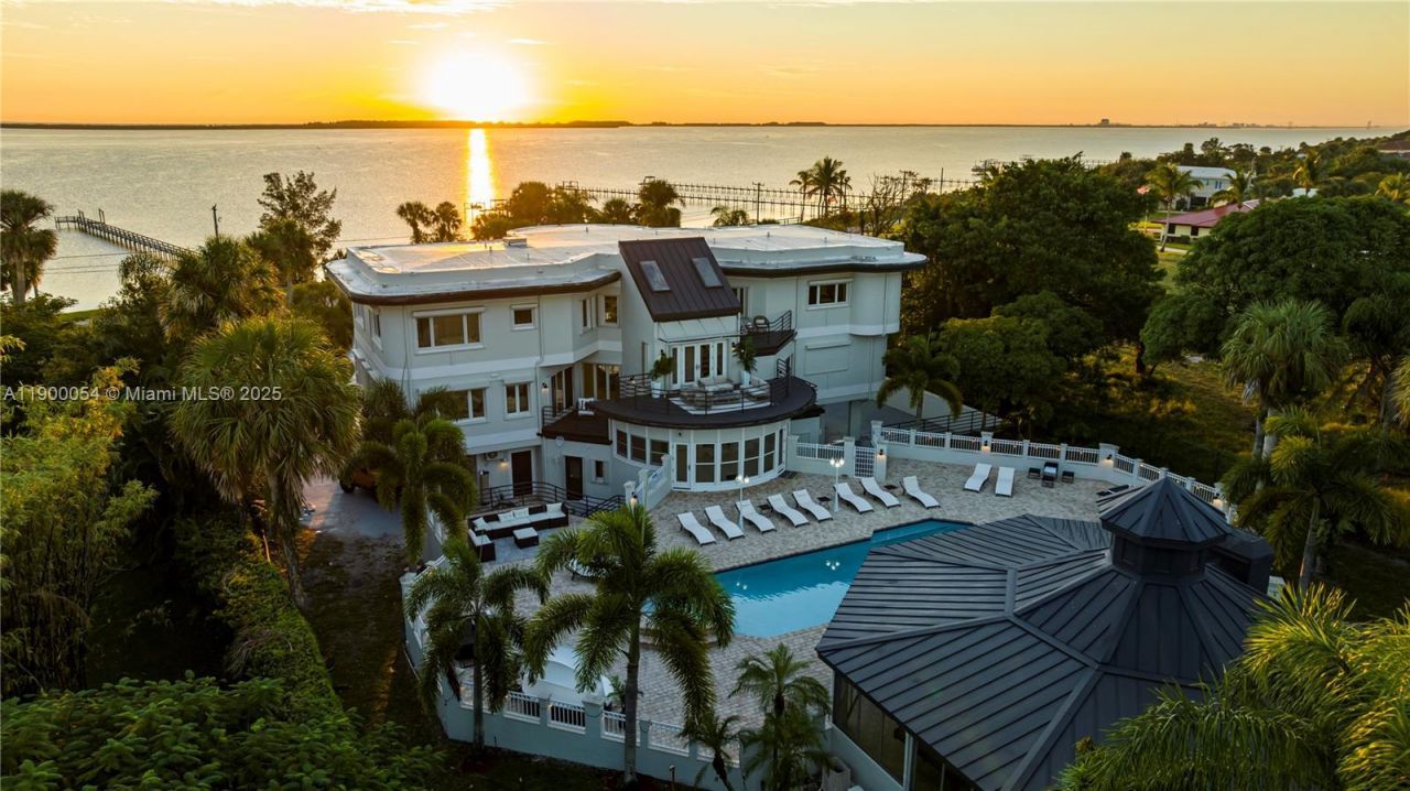 2827 S Indian River Dr, Fort Pierce, FL 34982 Photo