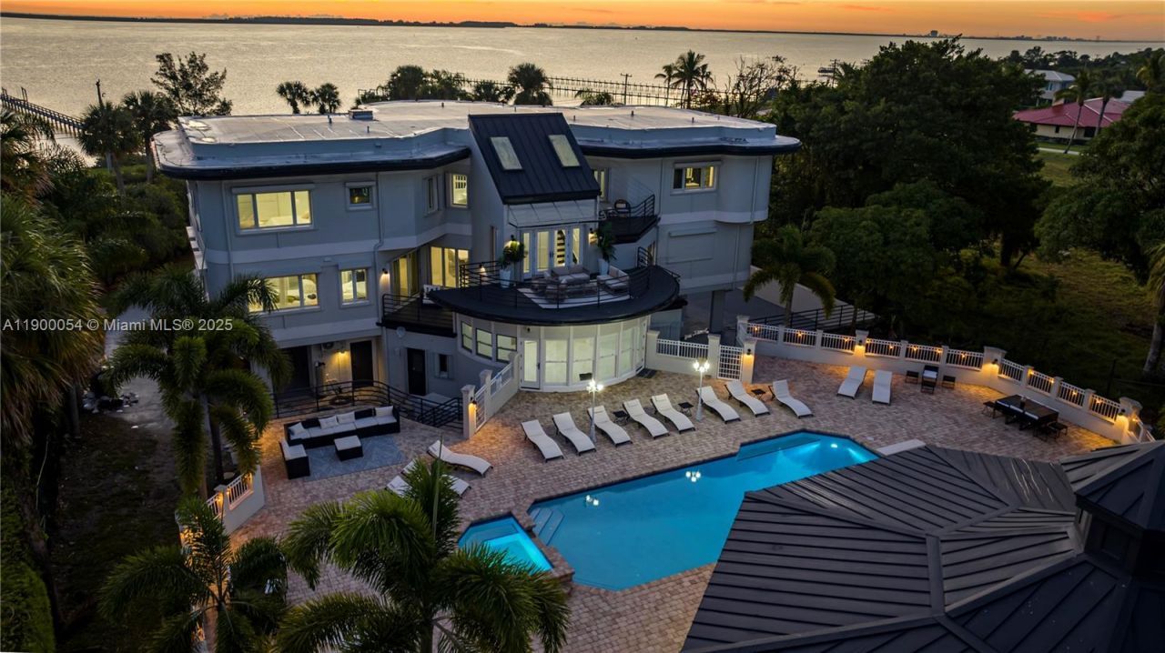 2827 S Indian River Dr, Fort Pierce, FL 34982 Photo