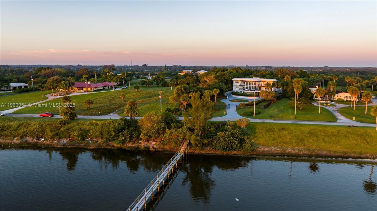 2827 S Indian River Dr, Fort Pierce, FL 34982 Photo