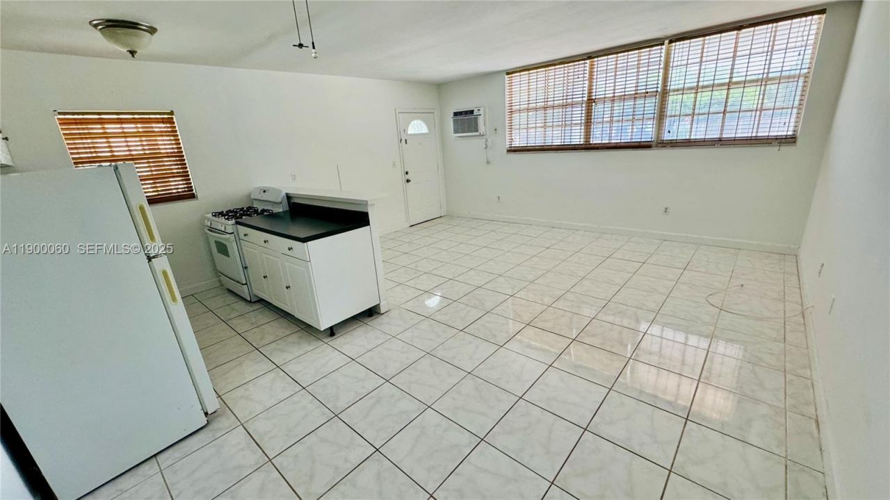 8000 Tatum Waterway Dr, Unit 1, Miami Beach, FL 33141 Photo