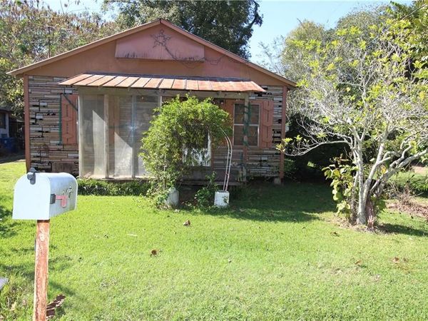 106 E COMMERCIAL Street, Bunkie, LA 71322