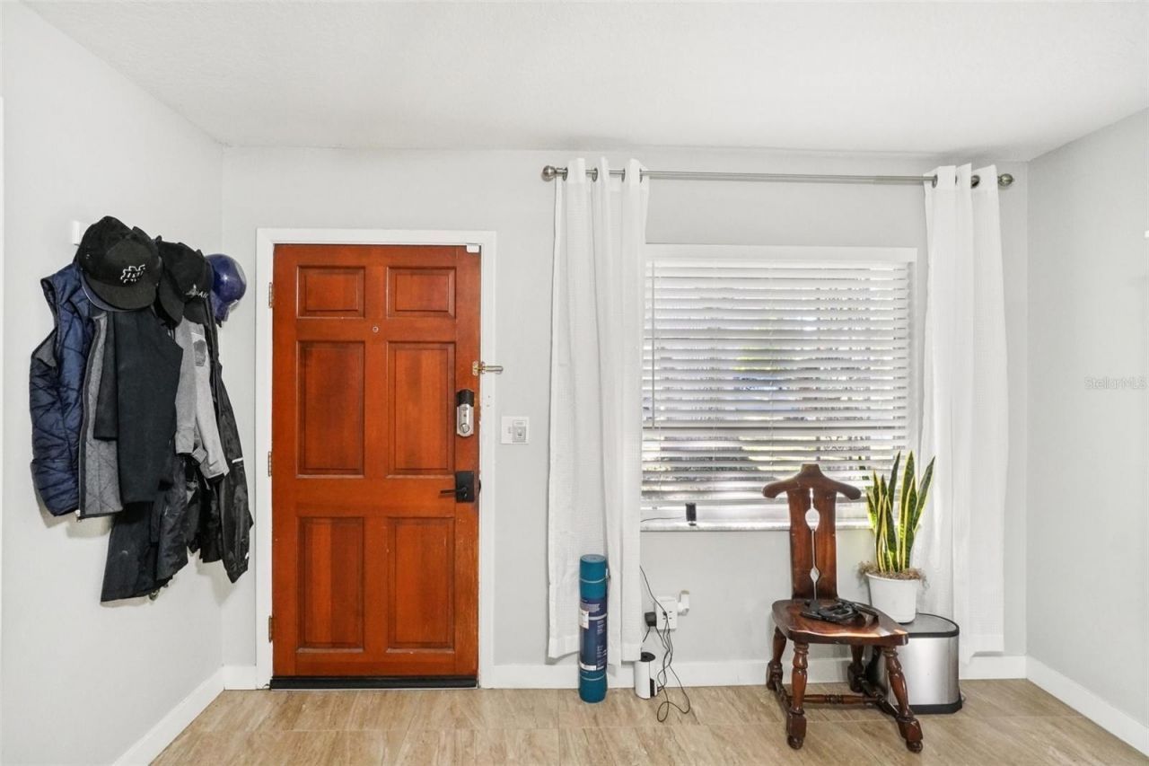 162 SE Lincoln Circle N, Saint Petersburg, FL 33703 Photo