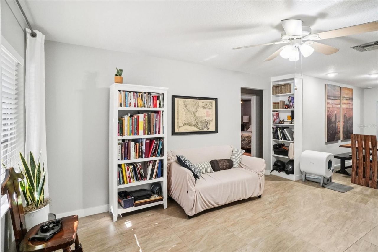 162 SE Lincoln Circle N, Saint Petersburg, FL 33703 Photo