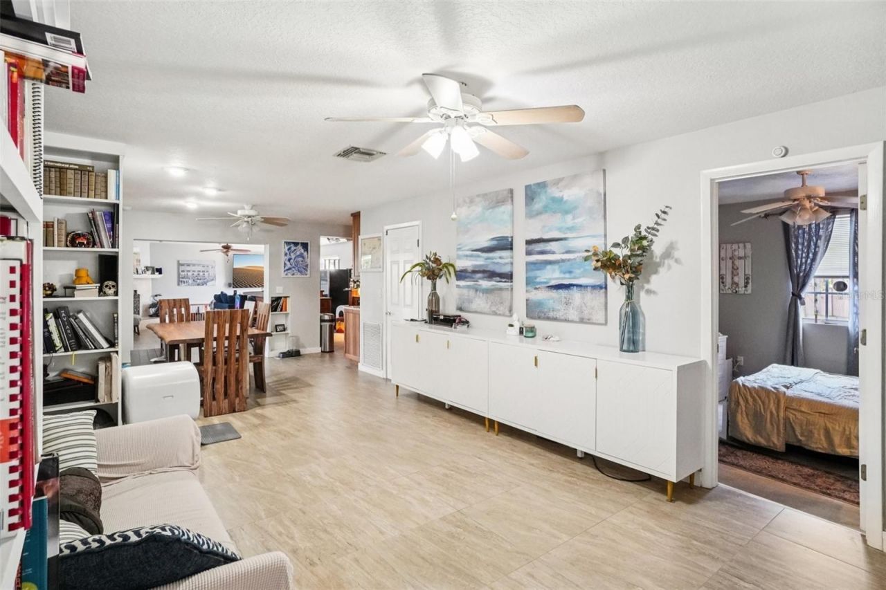 162 SE Lincoln Circle N, Saint Petersburg, FL 33703 Photo