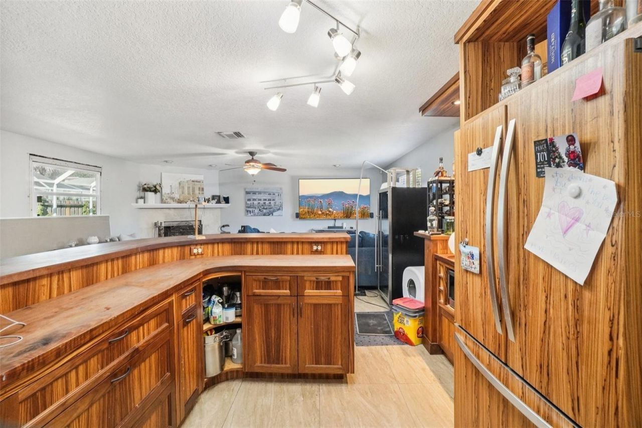 162 SE Lincoln Circle N, Saint Petersburg, FL 33703 Photo