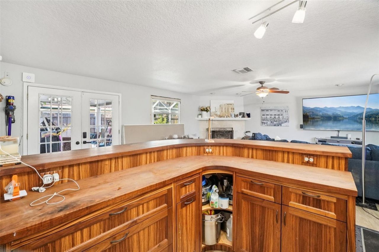 162 SE Lincoln Circle N, Saint Petersburg, FL 33703 Photo