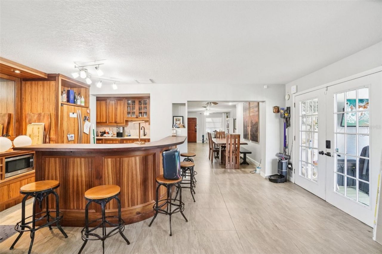 162 SE Lincoln Circle N, Saint Petersburg, FL 33703 Photo