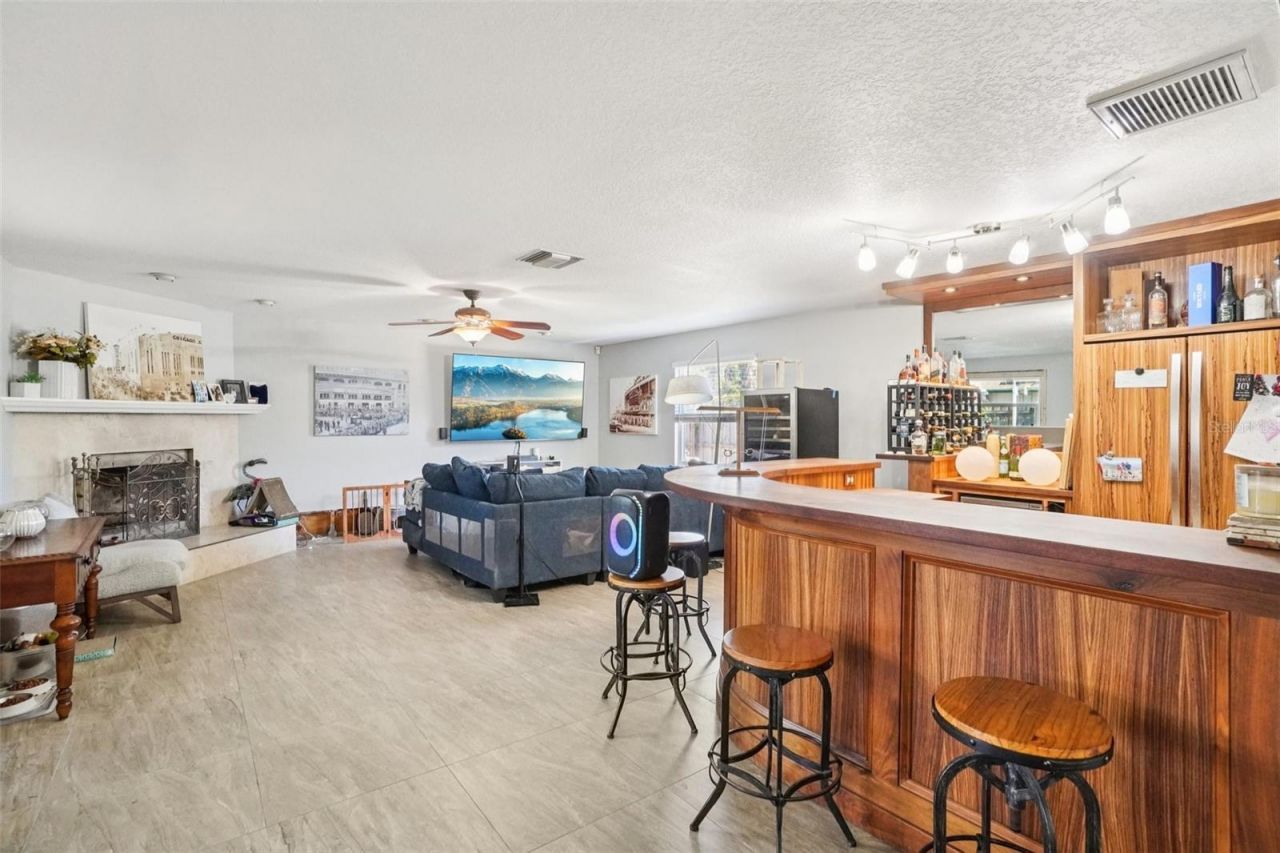 162 SE Lincoln Circle N, Saint Petersburg, FL 33703 Photo