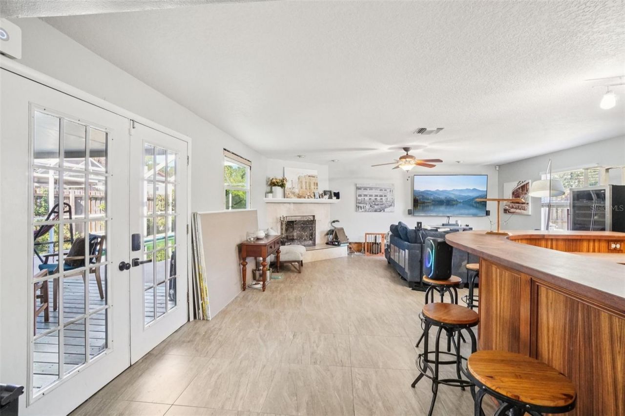 162 SE Lincoln Circle N, Saint Petersburg, FL 33703 Photo