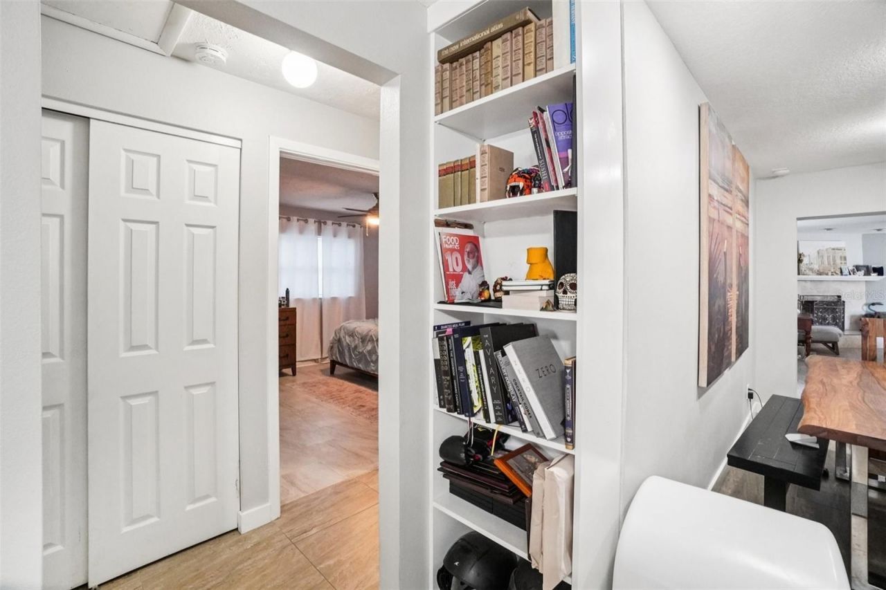 162 SE Lincoln Circle N, Saint Petersburg, FL 33703 Photo