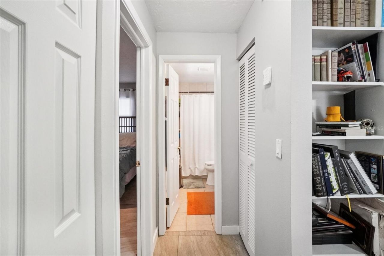 162 SE Lincoln Circle N, Saint Petersburg, FL 33703 Photo