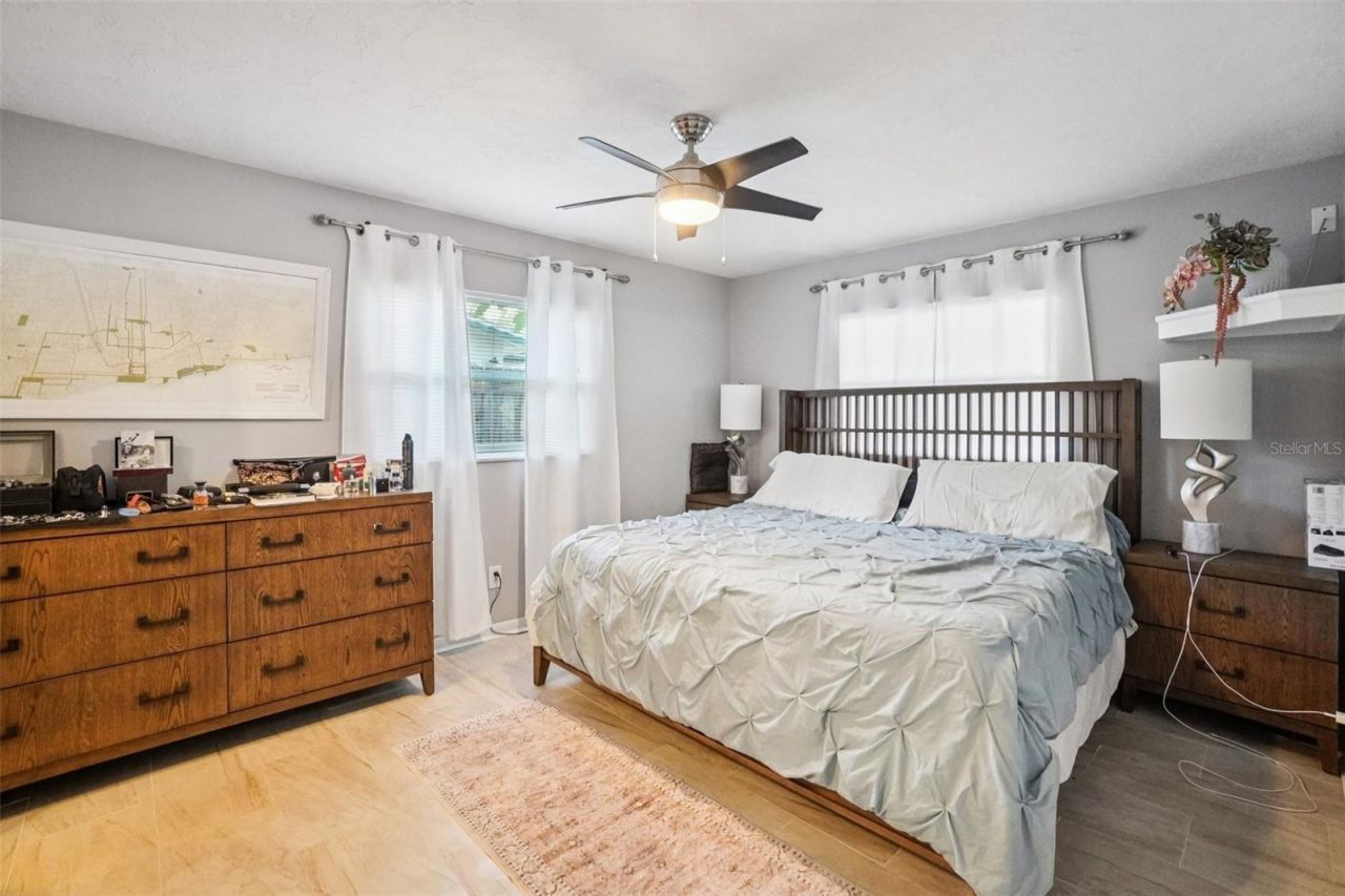 162 SE Lincoln Circle N, Saint Petersburg, FL 33703 Photo