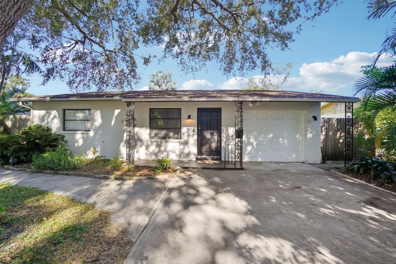 162 SE Lincoln Circle N, Saint Petersburg, FL 33703 Photo