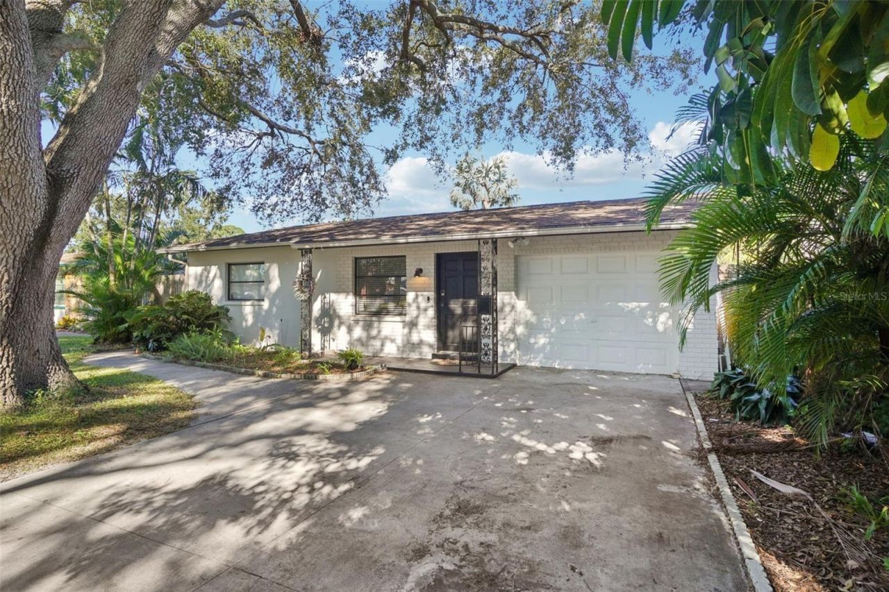 162 SE Lincoln Circle N, Saint Petersburg, FL 33703 Photo