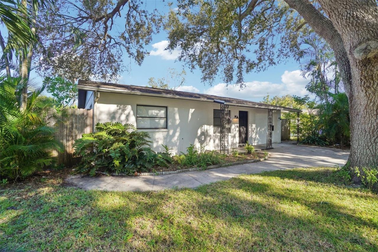 162 SE Lincoln Circle N, Saint Petersburg, FL 33703 Photo