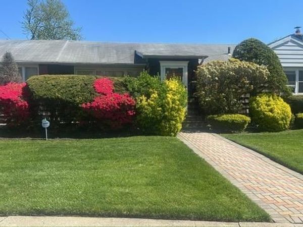 873 Custer St, Valley Stream, NY 11580