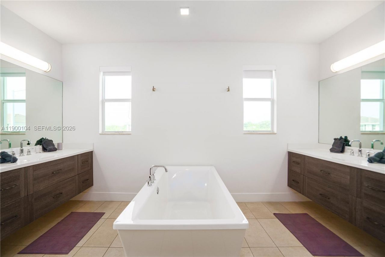 11 NW 122nd Ave, Miami, FL 33182 Photo