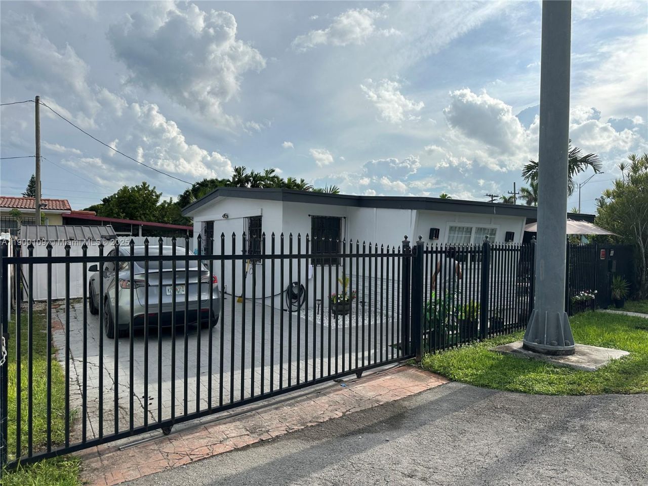 6060 NW 7th St, Miami, FL 33126 Photo