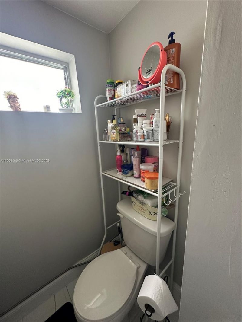 6060 NW 7th St, Miami, FL 33126 Photo