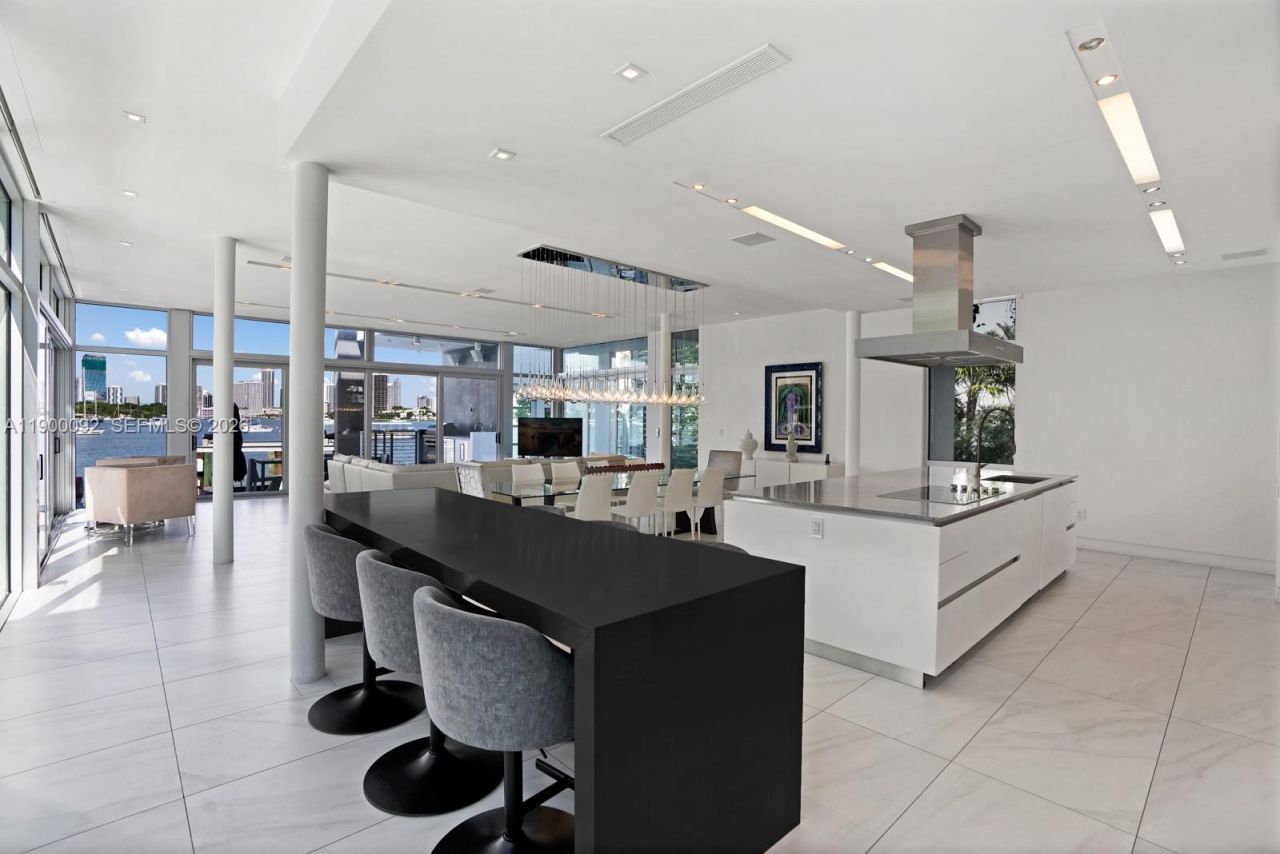 440 S Hibiscus Dr, Miami Beach, FL 33139 Photo