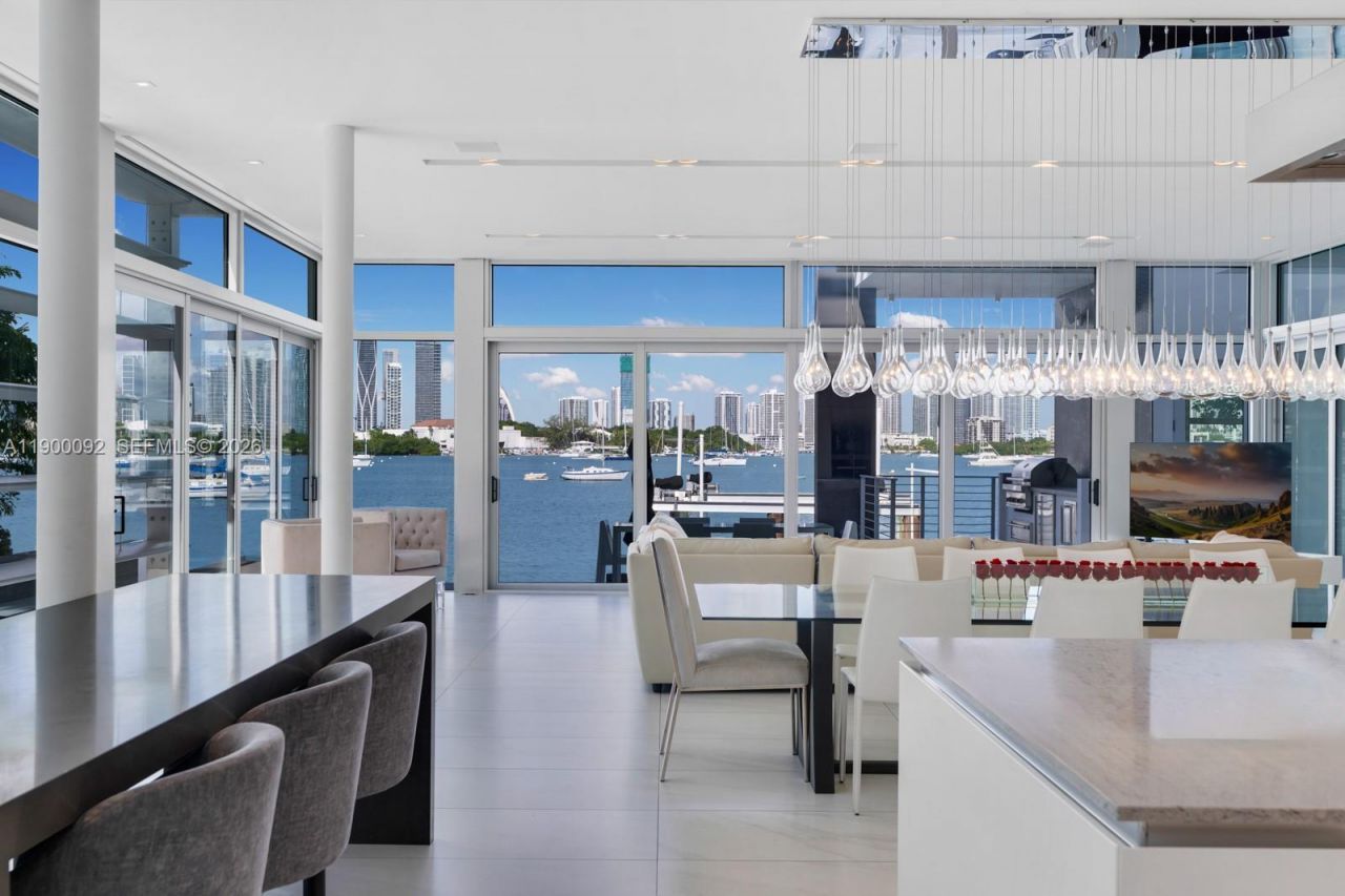 440 S Hibiscus Dr, Miami Beach, FL 33139 Photo