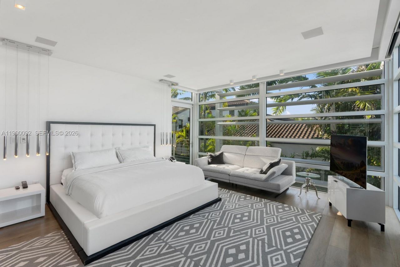 440 S Hibiscus Dr, Miami Beach, FL 33139 Photo