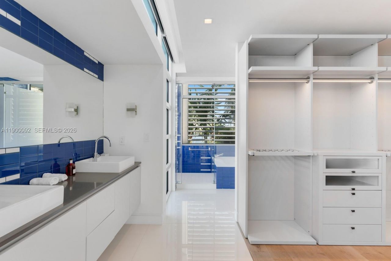 440 S Hibiscus Dr, Miami Beach, FL 33139 Photo