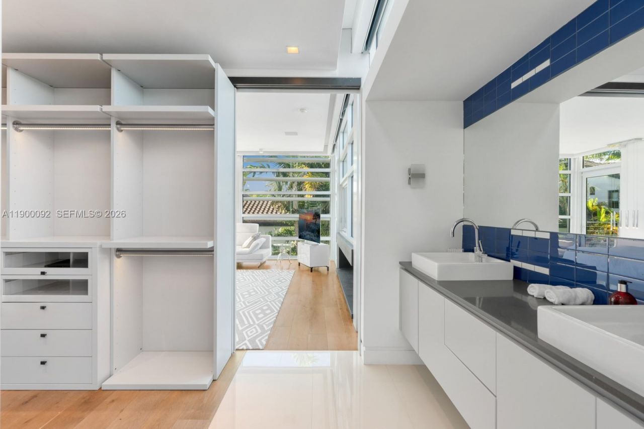 440 S Hibiscus Dr, Miami Beach, FL 33139 Photo