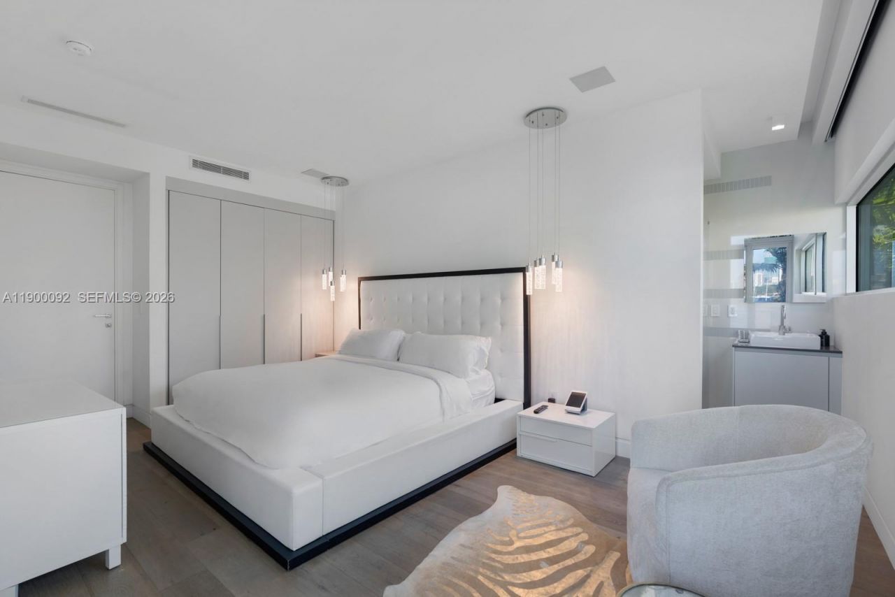 440 S Hibiscus Dr, Miami Beach, FL 33139 Photo