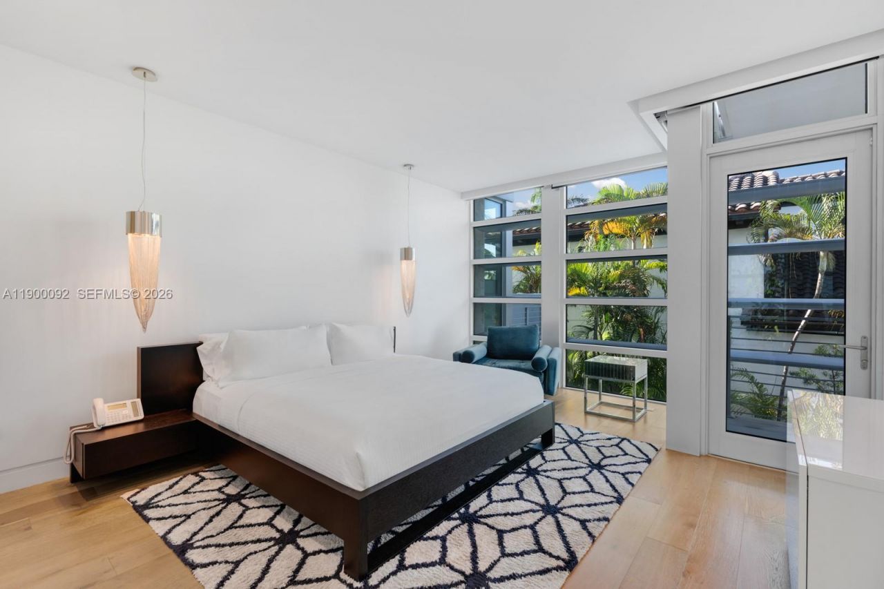 440 S Hibiscus Dr, Miami Beach, FL 33139 Photo