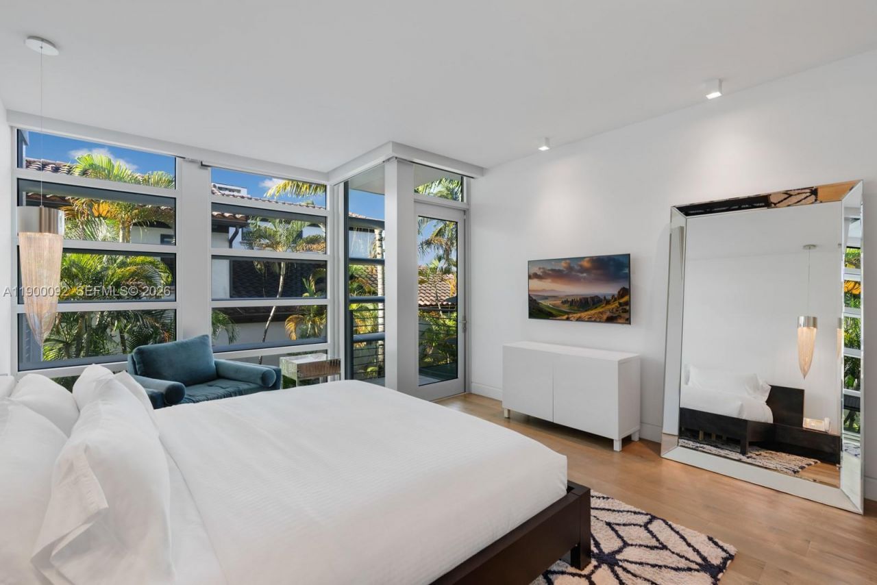 440 S Hibiscus Dr, Miami Beach, FL 33139 Photo