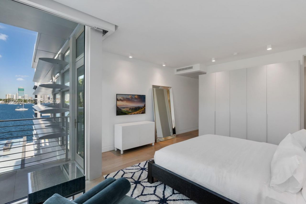 440 S Hibiscus Dr, Miami Beach, FL 33139 Photo