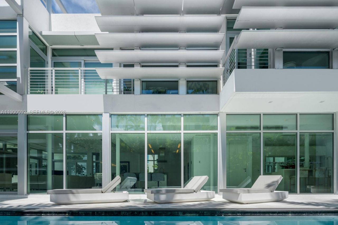 440 S Hibiscus Dr, Miami Beach, FL 33139 Photo