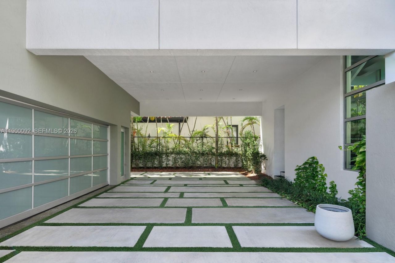 440 S Hibiscus Dr, Miami Beach, FL 33139 Photo