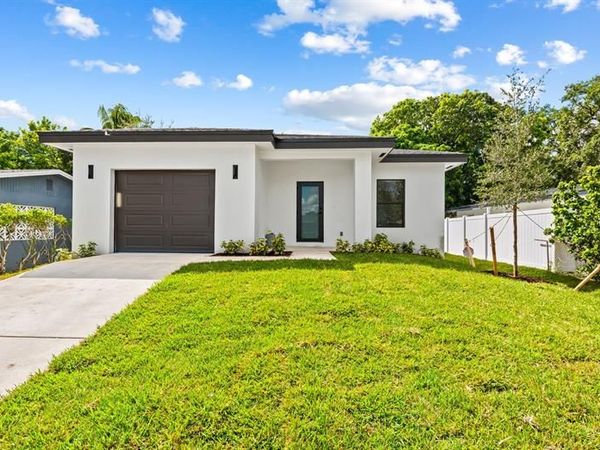 2810 NW 7th Street, Fort Lauderdale, FL 33311