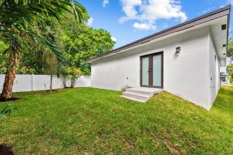 2810 NW 7th Street, Fort Lauderdale, FL 33311 Photo