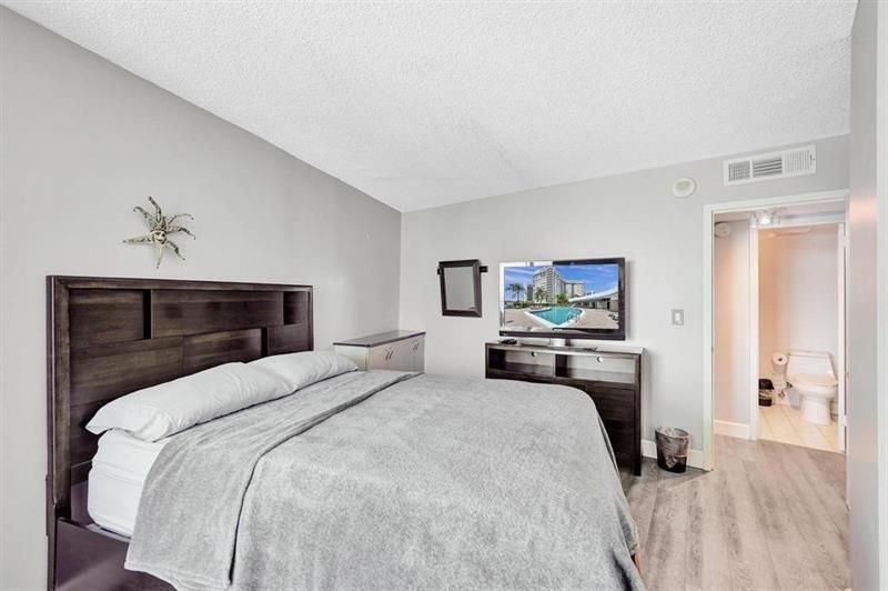 100 Golden Isles Drive, Unit 815, Hallandale Beach, FL 33009 Photo