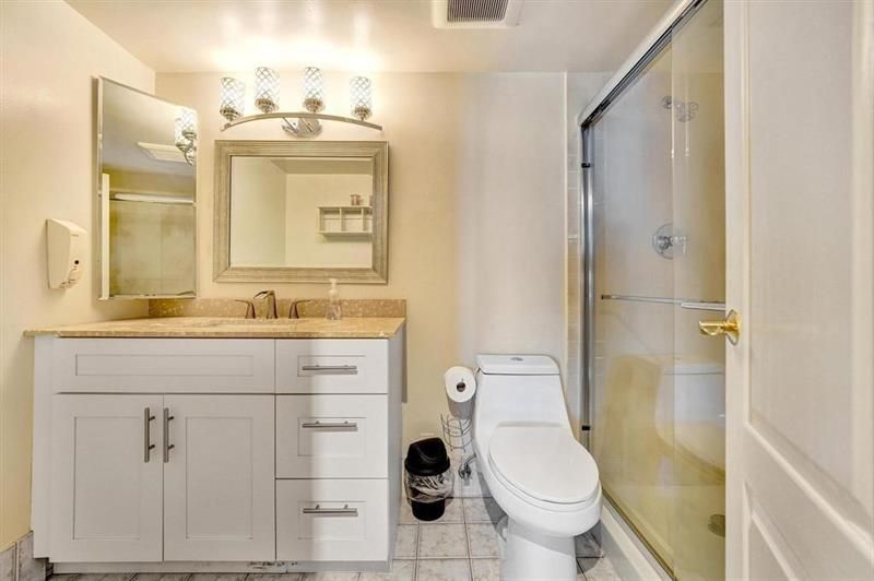 100 Golden Isles Drive, Unit 815, Hallandale Beach, FL 33009 Photo