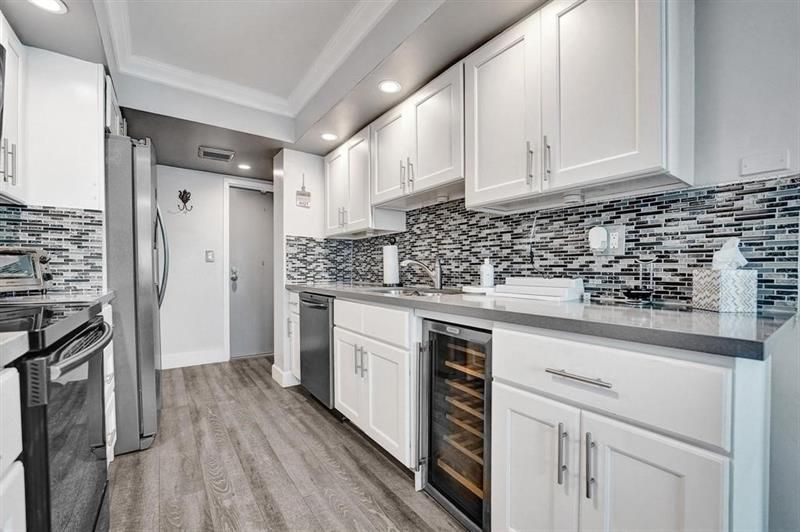 100 Golden Isles Drive, Unit 815, Hallandale Beach, FL 33009 Photo