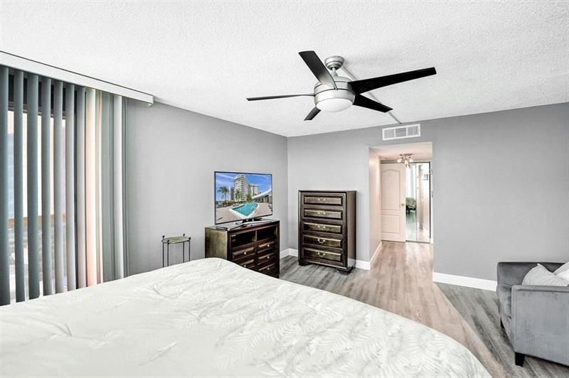 100 Golden Isles Drive, Unit 815, Hallandale Beach, FL 33009 Photo