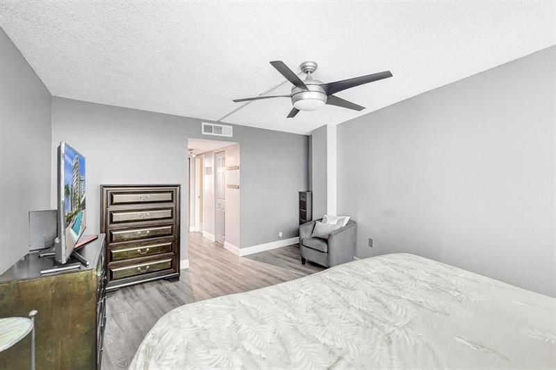 100 Golden Isles Drive, Unit 815, Hallandale Beach, FL 33009 Photo