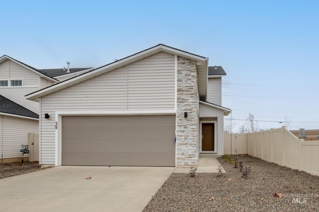 39 S Sweetgrass Ave, Nampa, ID 83651 Main Photo