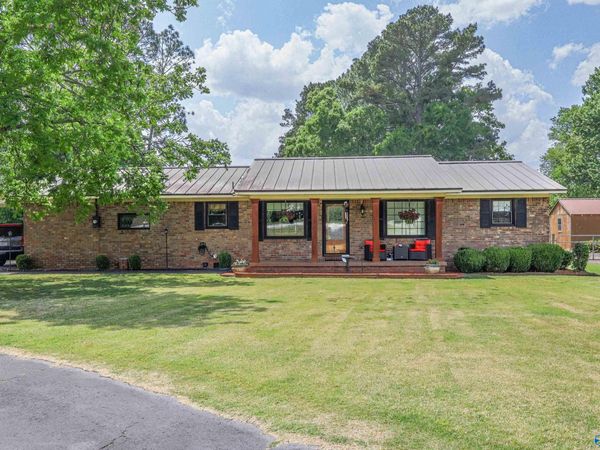 145 Lakewood Drive E, Muscle Shoals, AL 35661