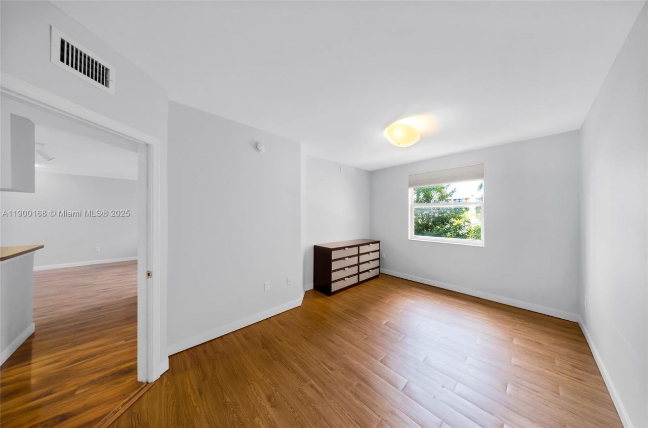 17125 N Bay Rd, Unit 3301, Sunny Isles Beach, FL 33160 Photo