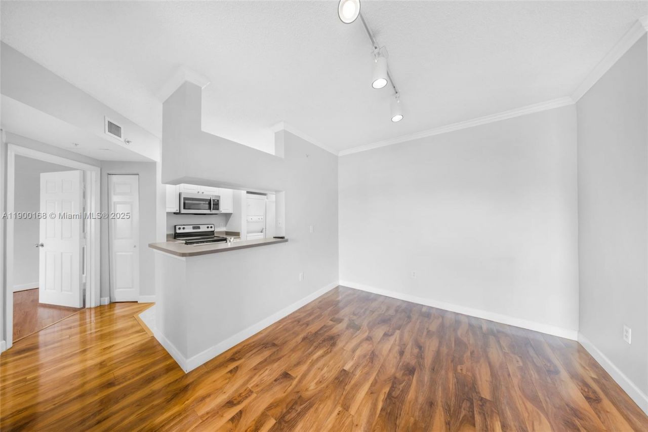 17125 N Bay Rd, Unit 3301, Sunny Isles Beach, FL 33160 Photo