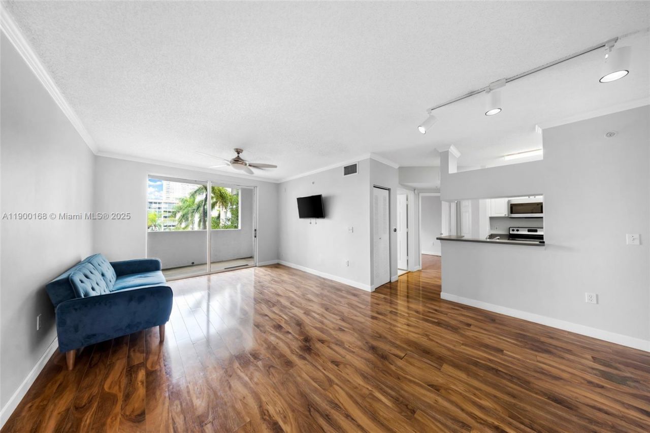 17125 N Bay Rd, Unit 3301, Sunny Isles Beach, FL 33160 Photo