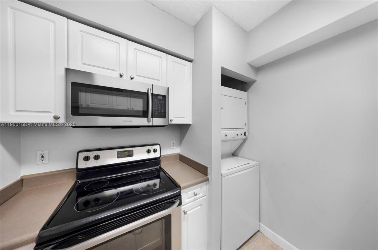 17125 N Bay Rd, Unit 3301, Sunny Isles Beach, FL 33160 Photo